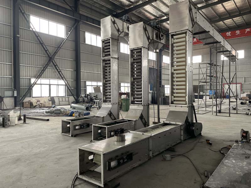 车间空间小，物料上楼难？Z型提升机来了！